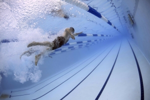 REPARAR Y PINTAR UNA PISCINA